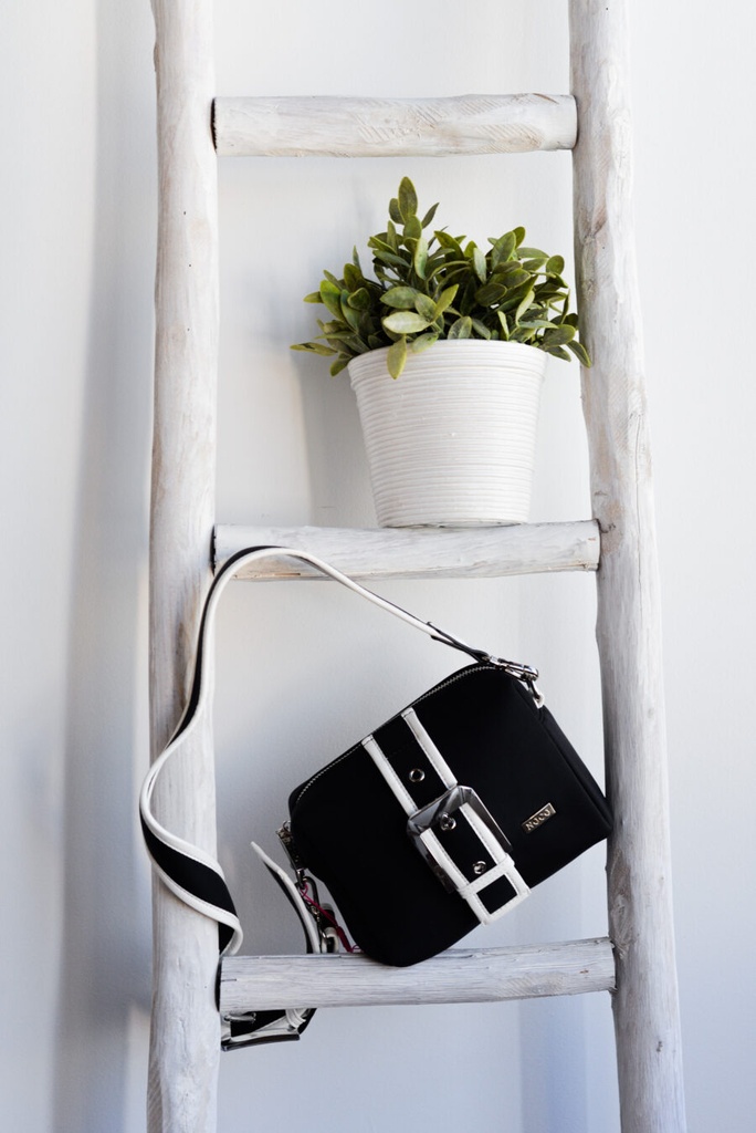 Bolso piel vegana pompón