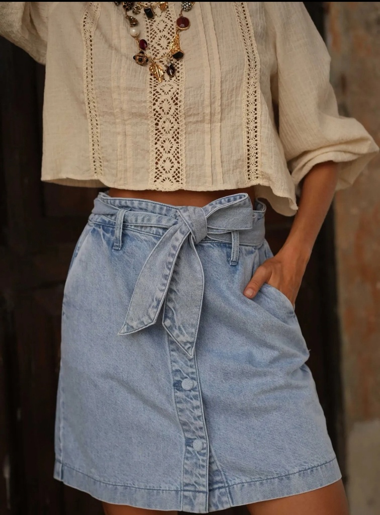 Falda denim con cinturón