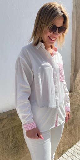 Camisa blanca con detalles en cuadros vichy